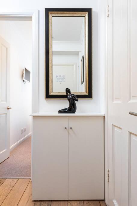 Chic Apartment - Fabulous Central Location In Zone 1 London Eksteriør billede